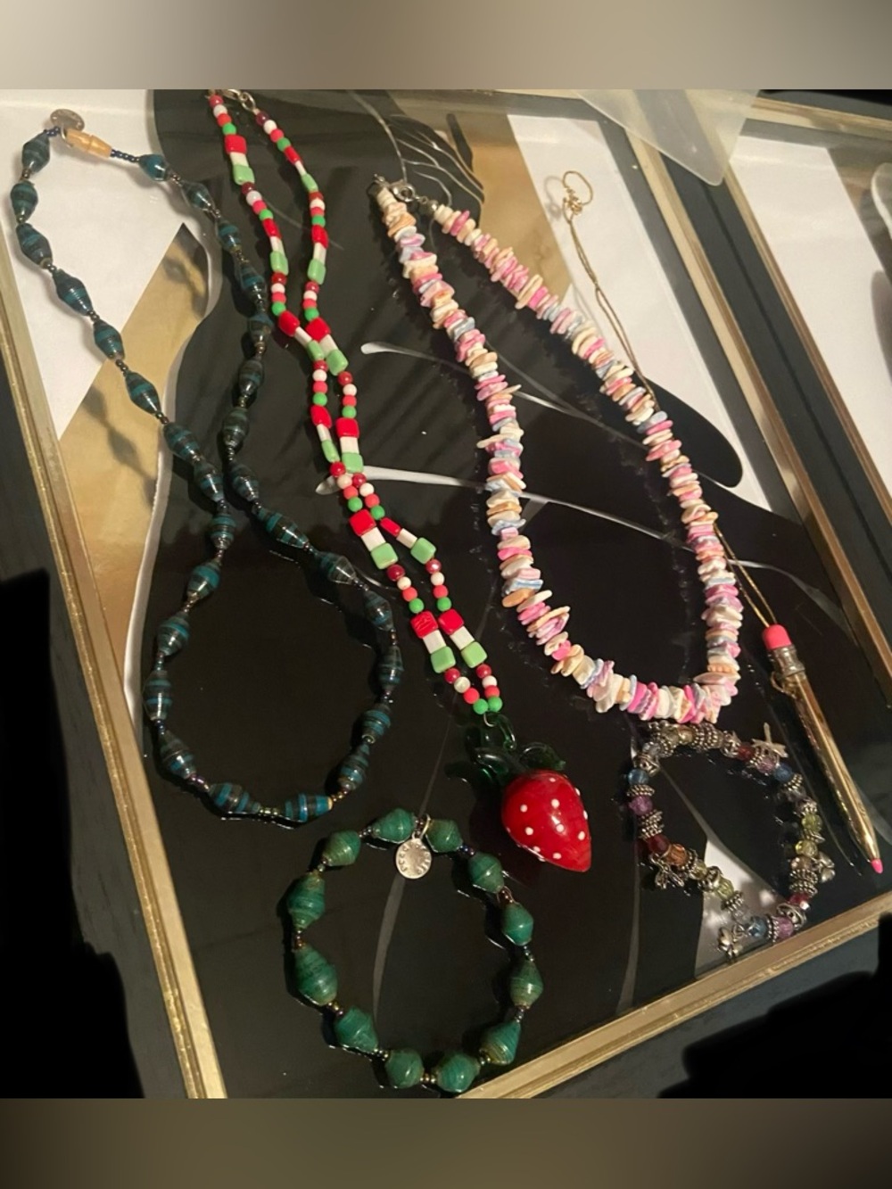 4 Vintage Necklaces And 2 Bracelets #131